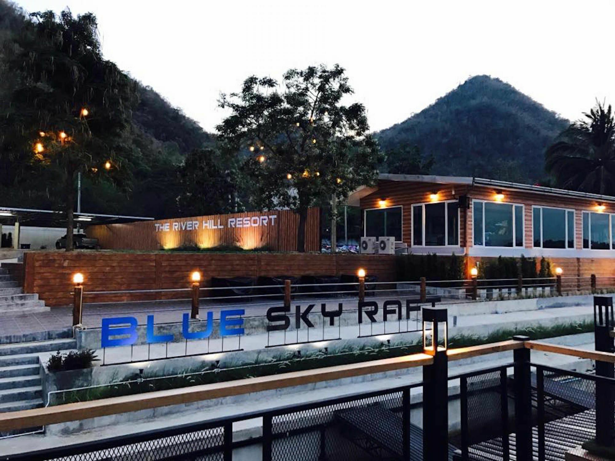 Blue Sky Raft At Kanchanaburi Eksteriør billede